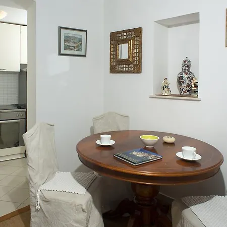 Little Pearl Nyaraló