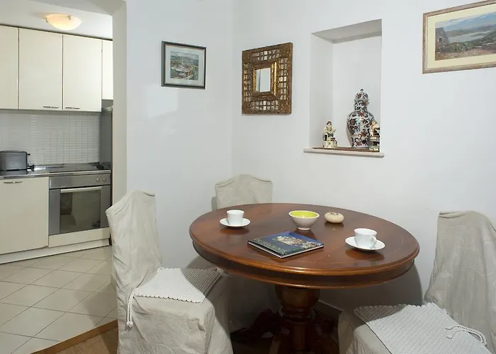 Little Pearl Nyaraló